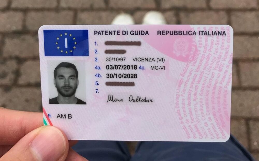 Cumpărați un permis de conducere italian
